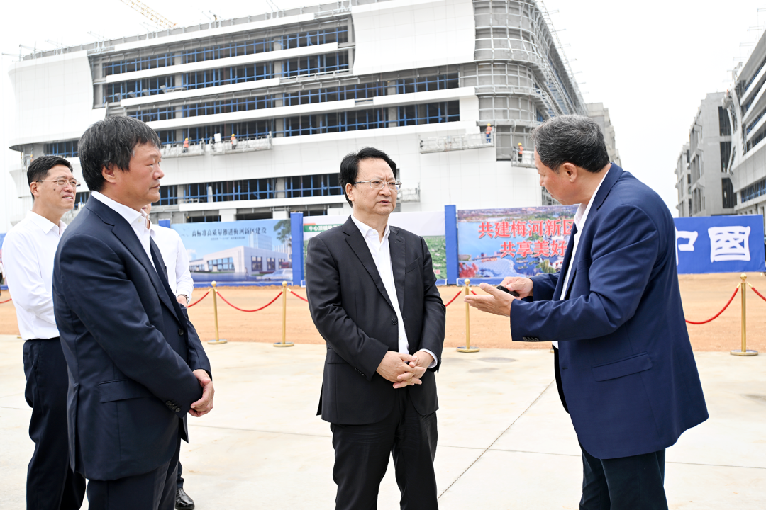 9月9日，省委書(shū)記景俊海到梅河口市調(diào)研，在梅河皓月肉牛產(chǎn)業(yè)綜合加工項(xiàng)目現(xiàn)場(chǎng)詳細(xì)了解肉牛養(yǎng)殖、加工、交易全產(chǎn)業(yè)鏈運(yùn)行情況。.png